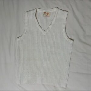 Medium white ribbed sweater vest🤍